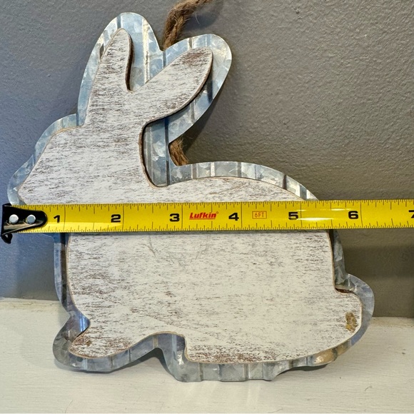 Bunny rabbit primitive style decor. Wood rabbit attached to metal tin rabbit - Picture 8 of 9